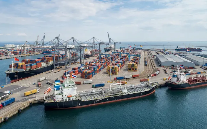 International trade and logistics routes